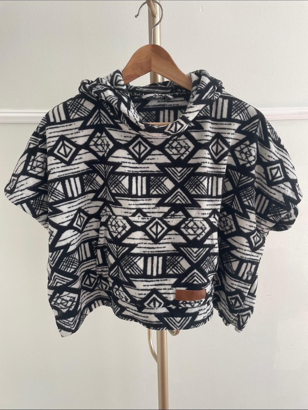 Kavu Black and White Patterned Pullover Hooded Sweatshirt